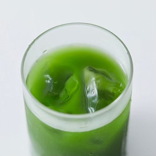手摘み抹茶グリーンティーといちご